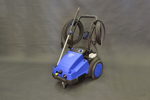 Kew Poseidon 7-67Fa Portable Electric High Pressure Washer. 2750Psi @ 5.5 Gpm, 8.8 Hp, High Temperature Pump Receives Hot Water Up To 185F, 3 X 220/460V Switchable, Auto-Start Stop, Oil Reservoir With Low Oil Sensor Shutdown, Low Pressure Detergent Inj